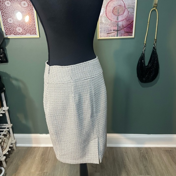 The Limited Grey Pencil Skirt Knee-Length Work Size 2 ❤️‍🔥 - Picture 3 of 5